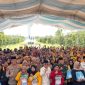 FOTO BERSAMA : Gubernur Kalteng Agustiar Sabran, Wagub Kalteng Edy Pratowo, Plt Sekda Kalteng Leonard S Ampung serta unsur Forkopimda usai penyerahan sembako gratis bagi mahasiswa, di Halaman Istana Isen Mulang, Rabu (11/3).