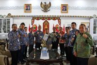 TERIMA KUNJUNGAN: Gubernur Kalteng Agustiar Sabran didampingi Wagub Kalteng Edy Pratowo, Plt Sekda Kalteng Leonard S Ampung saat menerima kunjungan Kepala BPKP Ilham Nurhidayat beserta jajaran di Rumah Jabatan Istana Isen Mulang, Jumat (6/3/2026).