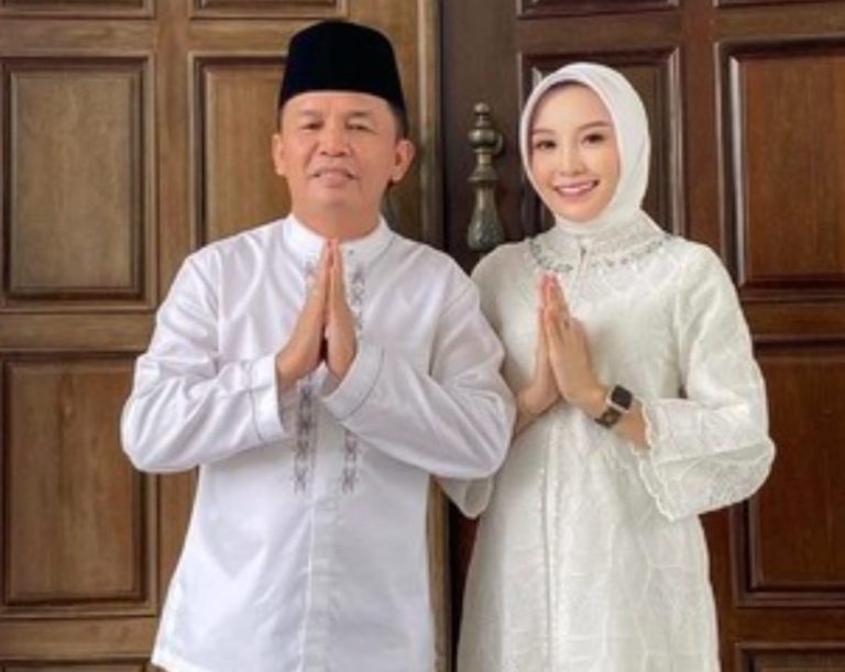 IST/Foto H.Agustiar Sabran bersama Isteri
