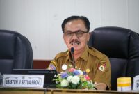 ARAHAN : Asisten Perekonomian dan Pembangunan Setda Provinsi Kalteng Herson B. Aden saat menyampaikan arahannya saat Rapat Temu Mitra Koperasi Merah Putih Tahun 2026 yang digelar di Aula Bajakah Lantai II Kantor Gubernur Kalteng, Senin (19/01/2026).