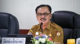 ARAHAN : Asisten Perekonomian dan Pembangunan Setda Provinsi Kalteng Herson B. Aden saat menyampaikan arahannya saat Rapat Temu Mitra Koperasi Merah Putih Tahun 2026 yang digelar di Aula Bajakah Lantai II Kantor Gubernur Kalteng, Senin (19/01/2026).