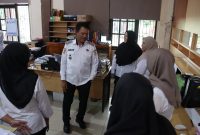 SIDAK : Bupati Seruyan Ahmad Selanorwanda saat melakukan sidak ke sejumlah perangkat daerah di lingkungan Pemerintah Kabupaten Seruyan, Kamis (26/3/2026). 