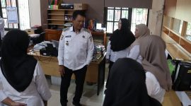 SIDAK : Bupati Seruyan Ahmad Selanorwanda saat melakukan sidak ke sejumlah perangkat daerah di lingkungan Pemerintah Kabupaten Seruyan, Kamis (26/3/2026). 