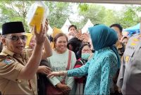 MEMBUKA : Gubernur Kalteng Agustiar Sabran secara resmi membuka kegiatan Gerakan Pangan Murah yang dilaksanakan di halaman Masjid Raya Darussalam Palangka Raya, Selasa pagi (10/3/2026).