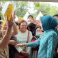 MEMBUKA : Gubernur Kalteng Agustiar Sabran secara resmi membuka kegiatan Gerakan Pangan Murah yang dilaksanakan di halaman Masjid Raya Darussalam Palangka Raya, Selasa pagi (10/3/2026).