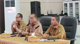 MEMBUKA : Pj Sekda Kabupaten Seruyan, dr. Bahrun Abbas saat membuka Forum Perangkat Daerah Kabupaten Seruyan Tahun 2026 yang digelar di Aula Bapperida Seruyan, Selasa (10/3/2026).