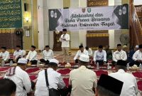 BUKA BERSAMA : Gubernur Kalimantan Tengah, H.Agustiar Sabran, saat menghadiri kegiatan buka puasa bersama Bupati Kotim H.Halikinnor, beserta jajaran pemerintah daerah, serta masyarakat di Masjid Agung Wahyu Al Hadi Sampit, Senin (16/3/2026).