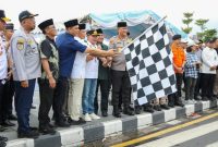 MELEPAS : Gubernur Kalteng H. Agustiar Sabran didampibgi Wakil Gubernur Edy Pratowo dan Forkopimda saat melepas program Angkutan Mudik Gratis Lebaran 2026/1447 Hijria, Rabu (18/3/2026).