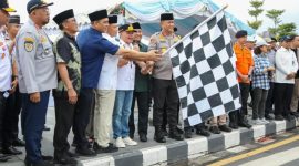 MELEPAS : Gubernur Kalteng H. Agustiar Sabran didampibgi Wakil Gubernur Edy Pratowo dan Forkopimda saat melepas program Angkutan Mudik Gratis Lebaran 2026/1447 Hijria, Rabu (18/3/2026).