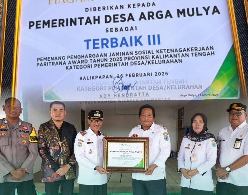 HADIRI : Wakil Bupati Abdul Hamid saat menghadiri kegiatan penyerahan penghargaan Paritrana Award yang digelar di Balai Desa Arga Mulya, Selasa (11/3/2026). Diskominfostandi