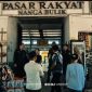 MEMANTAU : Sejumlah pegawai dari DKUKMPP Lamandau saat melakukan pemantauan bahan pokok disejumlah toko yang ada di Kabupaten Lamandau, Jumat (13/3/2026).