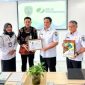 APRESIASI: Bupati Lamandau, Rizky Aditya Putra, bersama pihak BPJS Ketenagakerjaan saat kegiatan belum lama ini.
