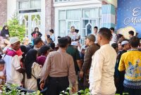 OPEN HOUSE: Warga sangat antusias datang untuk bersilaturahmi langsung dengan Gubernur Kalteng H.Agustiar Sabran saat open house di Istana Isen Mulang, Sabtu (21/3/2026).