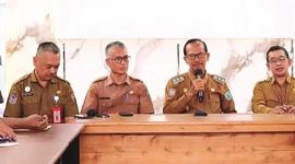 PENYERAHAN : Wakil Bupati Lamandau, Abdul Hamid saat Penyerahan KHBS secara simbolis  di Kantor Dinas Sosial Kabupaten Lamandau, beberapa waktu lalu.