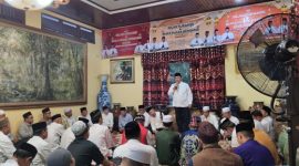 SAMBUTAN : Wakil Gubernur Kalteng, Edy Pratowo, saat memberikan sambutan pada kegiatan buka puasa bersama yang digelar oleh MKGR, SOKSI, dan Kosgoro Provinsi Kalteng, Rabu (18/3/2026).