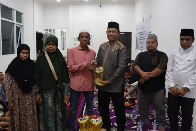 HADIRI : Bupati Seruyan, Ahmad Selanorwanda, saat menghadiri kegiatan pembinaan pemahaman kelembagaan koperasi yang dirangkai dengan buka puasa bersama di Sekretariat KSU Danau Sejahtera Sembuluh I, Kecamatan Danau Sembuluh, Rabu (11/3/2026).