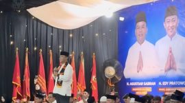 SAMBUTAN : Gubernur Kalteng H.Agustiar Sabran menyampaikan sambutan saat menghadiri acara buka puasa bersama yang diselenggarakan oleh MPW PP Kalteng di Palangka Raya, Minggu (8/3/2026).