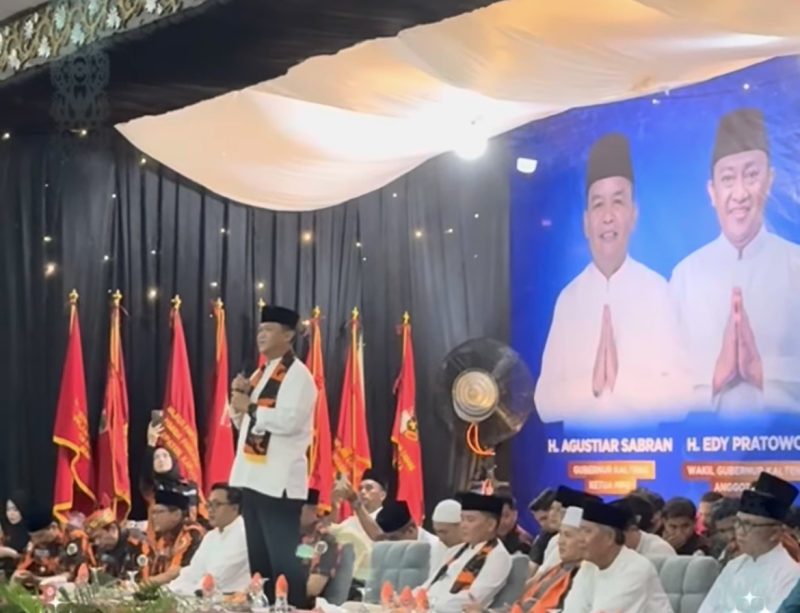 SAMBUTAN : Gubernur Kalteng H.Agustiar Sabran menyampaikan sambutan saat menghadiri acara buka puasa bersama yang diselenggarakan oleh MPW PP Kalteng di Palangka Raya, Minggu (8/3/2026).