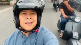 KONVOI : Para scooterist kemudian melakukan rolling thunder atau konvoi bersama mengelilingi sejumlah ruas jalan di Kota Sampit, Minggu (8/3/2026).