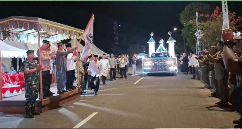MELEPAS : Bupati Seruyan, Ahmad Selanorwanda, saat melepas pawai takbiran Idulfitri 1 Syawal 1447 Hijriah, Jumat (20/03/2026).