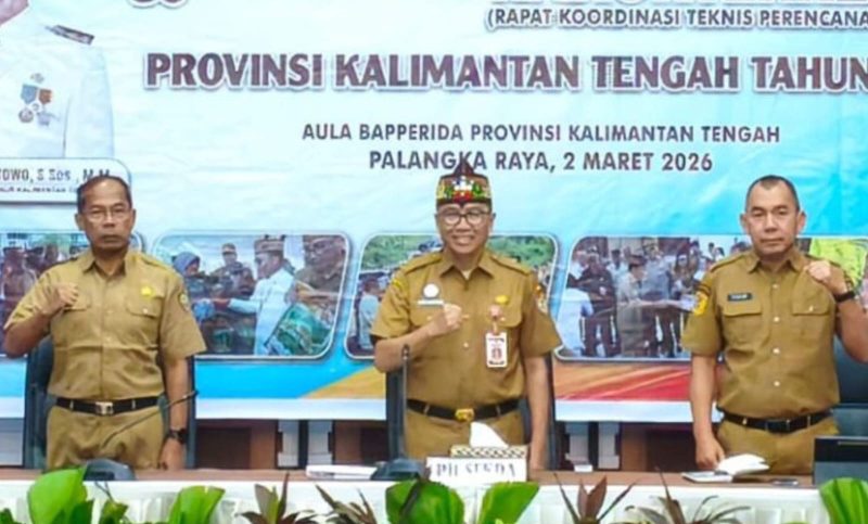 RAKORTEKRENBANG : Plt Sekda Kalteng, Leonard S Ampung saat menghadiri Rakortekrenbang tahun 2026 di Aula Bapperida Kalteng, Senin (2/3/2026).