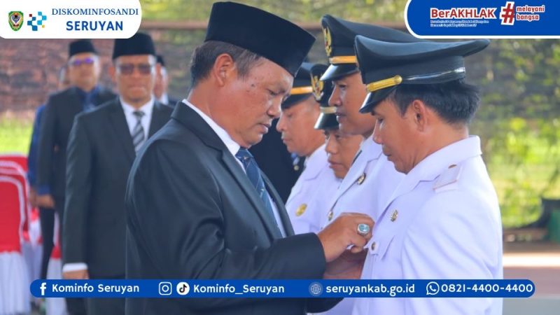 MELANTIK : Bupati Seruyan Ahmad Selanorwanda, secara resmi melantik dan mengambil sumpah/janji jabatan pejabat struktural dan fungsional yang digelar di Lapangan Tenis Indoor Kuala Pembuang, Sabtu (7/2/2026).
