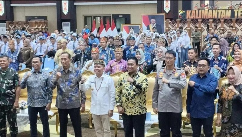 PELUNCURAN : Gubernur Kalteng H.Agustiar Sabran bersama Wakil Gubernur Edy Pratowo
saat peluncuran Program Strategis Sektor Pendidikan Tahun 2026, di Aula Jayang Tingang, Kamis (5/3/2026).
