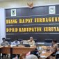 RAPAT : Pj Sekda Seruyan, Bahrun Abbas saat rapat bersama Ketua DPRD Seruyan, Zuli Eko Prasetyo, di ruang rapat serbaguna DPRD seruyan, Selasa (14/4/2026).