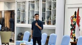 BERDIALOG : Kepala Dinas Komunikasi, Informatika, Persandian, dan Statistik Provinsi Kalimantan Tengah, Rangga Lesmana, saat berdialog bersama insan pers di Istana Isen Mulang, Jumat (17/4/2026).
