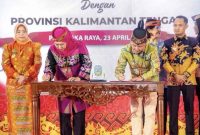 PENANDATANGANAN: Gubernur Kalimantan Tengah, Agustiar Sabran saat Penandatanganan kerja sama antara Pemerintah Provinsi Kalimantan Tengah dan Pemerintah Provinsi Jawa Timur di M Bahalap Hotel Palangka Raya, Kamis (23/4/2026).