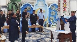 MELANTIK : Gubernur Kalteng H.Agustiar Sabran, saat melantik Linae Viktoria Aden sebagai Penjabat Pj Sekda Provinsi Kalteng, Selasa (31/3/2026) malam.