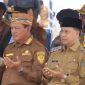 HADIRI : Bupati Seruyan Ahmad Selanorwanda dan wakil bupati H.Supian saat menghadiri kegiatan yang dilaksanakan di kecamatan Hanau, belum lama ini.