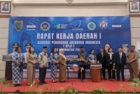 MEMBUKA : Asisten Administrasi Umum Sekretariat Daerah Provinsi Kalteng, Sunarti, saat menghadiri pembukaan Rakerda I Tahun 2026 DPD Asosiasi Pengusaha Jasaboga Indonesia Kalteng, Selasa (19/5/2021).