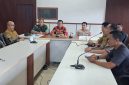 PRESS RILIS :  Asisten I Setda Kotim saat press rilis terkait lahan pembangunan Yonif TP 923/Mentaya, Jumat, (22/5/2026).