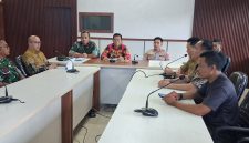 PRESS RILIS : Asisten I Setda Kotim saat press rilis terkait lahan pembangunan Yonif TP 923/Mentaya, Jumat, (22/5/2026).