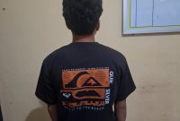 FOTO/IST: Anggota Kepolisiaan saat mengamankan barang bukti pencurian buah kelapa sawit di Kecamatan Antang Kalang. 