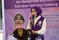 Ketua TP PKK Provinsi Kalteng Aisyah Thisia Agustiar Sabran, saat memimpin pembinaan implementasi Posyandu Enam Bidang SPM di Posyandu Melati, Kelurahan Tampang Tumbang Anjir, Kabupaten Gunung Mas, Senin (22/6/2026).