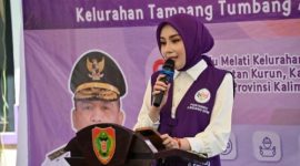 Ketua TP PKK Provinsi Kalteng Aisyah Thisia Agustiar Sabran, saat memimpin pembinaan implementasi Posyandu Enam Bidang SPM di Posyandu Melati, Kelurahan Tampang Tumbang Anjir, Kabupaten Gunung Mas, Senin (22/6/2026).