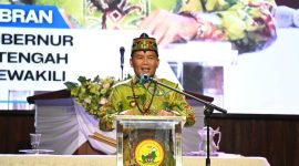 SAMBUTAN : Gubernur Kalimantan Tengah Agustiar Sabran saat memberikan sambutan pada Konser Akbar Kontingen PESPARAWI Provinsi Kalteng di Gedung Gereja Kalimantan Evangelis Sakatik Palangka Raya, Senin (11/5/2026).