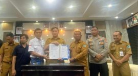 RAPAT : Bupati Lamandau Rizky Aditya Putra
usqi menggelar rapat Penyelesaian Plasma Batu Kotam Senin (15/6/2026) 