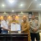 RAPAT : Bupati Lamandau Rizky Aditya Putra
usqi menggelar rapat Penyelesaian Plasma Batu Kotam Senin (15/6/2026) 