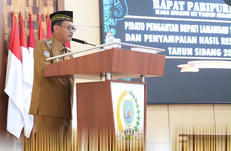 PIDATO : Wakil Bupati Lamandau, Abdul Hamid, saat menyampaikan pidato pengantar Ranperda tentang LPJ Pelaksanaan APBD Tahun Anggaran 2025 pada Rapat Paripurna I Masa Sidang III Tahun Sidang 2025/2026 DPRD Kabupaten Lamandau, Senin (22/6/2026).