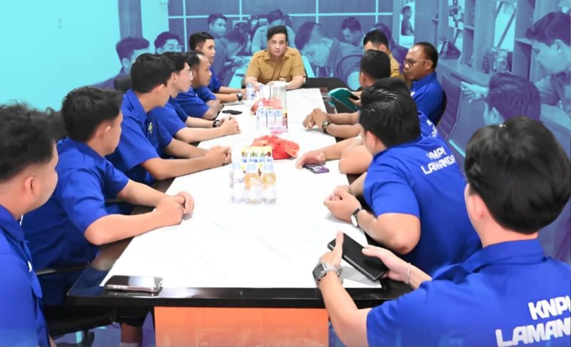 AUDENSI : Bupati Lamandau, Rizky Aditya Putra saat menerima audiensi dari pengurus DPD KNPI setempat, Senin (15/6/2026