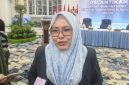 DIWAWANCARAI  : Kepala Diskominfosantik Kalteng yang baru dilantik, Adiah Chandra Sari, saat diwawancarai awak media, Kamis (25/6/2026) malam.
