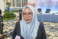DIWAWANCARAI  : Kepala Diskominfosantik Kalteng yang baru dilantik, Adiah Chandra Sari, saat diwawancarai awak media, Kamis (25/6/2026) malam.
