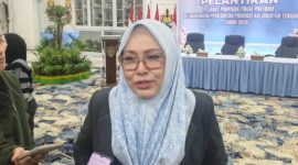 DIWAWANCARAI  : Kepala Diskominfosantik Kalteng yang baru dilantik, Adiah Chandra Sari, saat diwawancarai awak media, Kamis (25/6/2026) malam.
