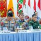 BERDIALOG: Gubernur Agustiar Sabran saat menjawab pertanyaan dari para awak media saat pertemuan berlangsung di Istana Isen Mulang atau Rumah Jabatan Gubernur Kalteng, Kamis (8/5/2026).