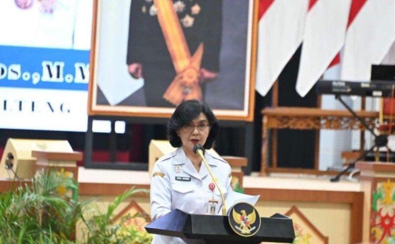 SAMBUTAN : Pj Sekda Kalteng Linae Victoria Aden memberikan sambutan saat menerima kunjungan kerja Tim Panja Pembahasan RUU Kabupaten/Kota Komisi II DPR RI di Aula Jayang Tingang, Kantor Gubernur Kalteng, Rabu (24/6/2026).