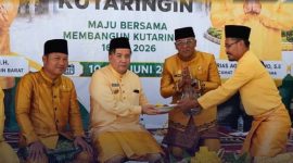HADIRI : Bupati Lamandau, Rizky Aditya Putra, saat menghadiri peringatan Hari Jadi Kutaringin ke-423 yang digelar di Lapangan Sepak Bola Karya Jaya, Kecamatan Kotawaringin Lama, Kabupaten Kotawaringin Barat, Minggu (14/6/2026).