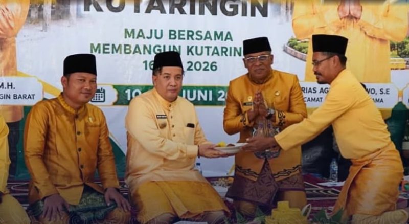 HADIRI : Bupati Lamandau, Rizky Aditya Putra, saat menghadiri peringatan Hari Jadi Kutaringin ke-423 yang digelar di Lapangan Sepak Bola Karya Jaya, Kecamatan Kotawaringin Lama, Kabupaten Kotawaringin Barat, Minggu (14/6/2026).